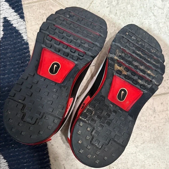 Nike Air Max Men's White and Red Athletic Shoes - Picture 5 of 12